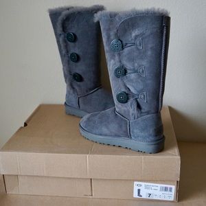 UGG with Bailey Button Triplet in Grey